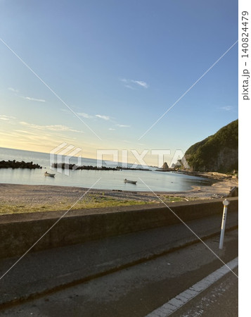 夕暮れどきの海 夕暮れどきの海 140824479