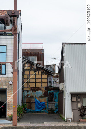 日本の岡山県玉野市の古くてとても美しい建物 日本の岡山県玉野市の古くてとても美しい建物 140825109