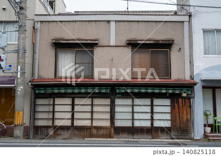 日本の岡山県玉野市の古くてとても美しい建物 日本の岡山県玉野市の古くてとても美しい建物 140825118