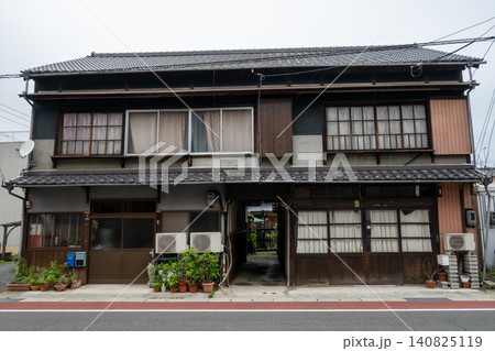 日本の岡山県玉野市の古くてとても美しい建物 140825119