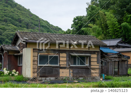 日本の岡山県玉野市の古くてとても美しい建物 日本の岡山県玉野市の古くてとても美しい建物 140825123