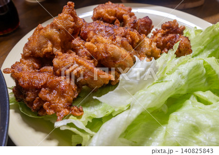 日本の岡山県岡山市で食べたとても美味しい鶏の唐揚げ 日本の岡山県岡山市で食べたとても美味しい鶏の唐揚げ 140825843