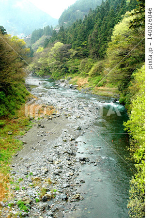 寸庭橋から降りた付近の奥多摩川の景色 寸庭橋から降りた付近の奥多摩川の景色 140826046