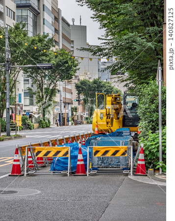 道路工事現場と建設機械 140827125
