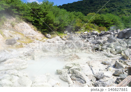 湯けむりが立ちのぼる雲仙温泉の源泉地帯 湯けむりが立ちのぼる雲仙温泉の源泉地帯 140827881