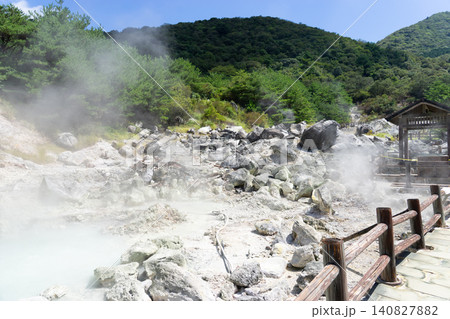 湯けむりが立ちのぼる雲仙温泉の源泉地帯 湯けむりが立ちのぼる雲仙温泉の源泉地帯 140827882