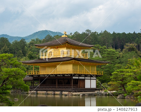 初夏の金閣寺の美しい風景 初夏の金閣寺の美しい風景 140827913