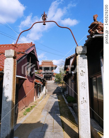 広島県東広島市白市 養国寺の参道 広島県東広島市白市 養国寺の参道 140829200