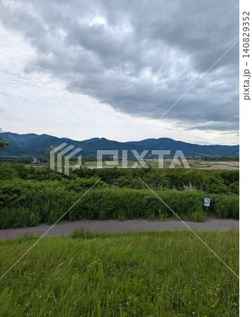 広大な草原 広大な草原 140829352
