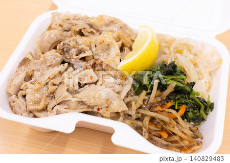 美味しい韓国料理の塩プルコギ弁当 140829483
