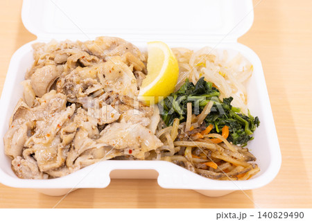 美味しい韓国料理の塩プルコギ弁当 美味しい韓国料理の塩プルコギ弁当 140829490