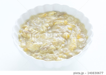 卵とひき肉が入った中華コーンスープ 卵とひき肉が入った中華コーンスープ 140830677