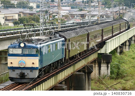 安中鉄橋を渡るEF60-19牽引の旧型客車列車 安中鉄橋を渡るEF60-19牽引の旧型客車列車 140830716