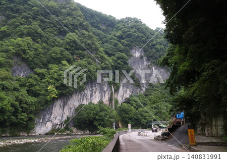 初夏の高梁川上流県立自然公園:井倉峡にて(岡山県新見市) 初夏の高梁川上流県立自然公園:井倉峡にて(岡山県新見市) 140831991