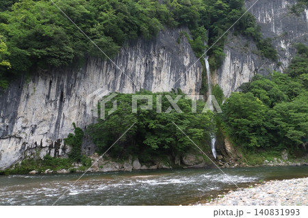 初夏の高梁川上流県立自然公園:井倉峡にて(岡山県新見市) 初夏の高梁川上流県立自然公園:井倉峡にて(岡山県新見市) 140831993