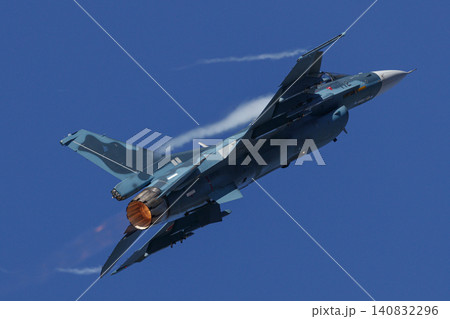 ハイレートクライムで急上昇するF-2戦闘機 ハイレートクライムで急上昇するF-2戦闘機 140832296
