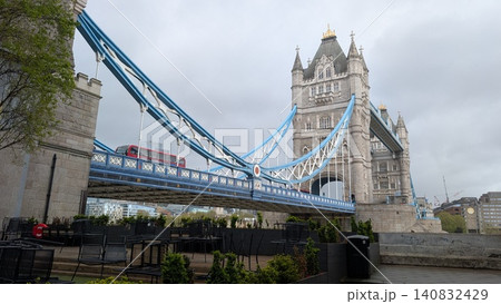 ロンドンのタワーブリッジとテムズ川沿いの風景 ロンドンのタワーブリッジとテムズ川沿いの風景 140832429
