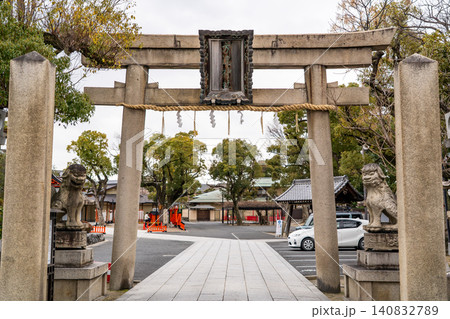 堺三国ケ丘 方違神社(通称:ほうちがいさん)鳥居 方位、地相、家相の方災除けで有名/熊野詣の安全祈願 堺三国ケ丘 方違神社(通称:ほうちがいさん)鳥居 方位、地相、家相の方災除けで有名/熊野詣の安全祈願 140832789