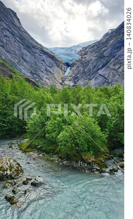 Jostedalsbreen, one of the largest glaciers in Norway. It is located between the Sognefjord and Nordfjord fjords Jostedalsbreen, one of the largest glaciers in Norway. It is located between the Sognefjord and Nordfjord fjords 140834026