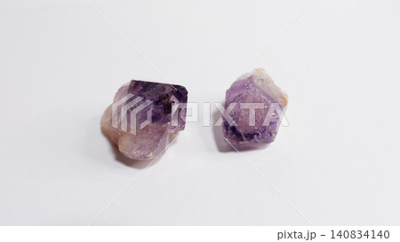 2個のアメジスト(紫水晶)の画像 2個のアメジスト(紫水晶)の画像 140834140