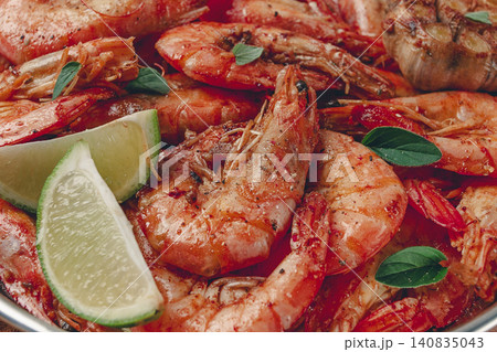 Fried king prawns, in shell, with spices, size 30/40 , unpeeled shrimp,homemade, no people, Fried king prawns, in shell, with spices, size 30/40 , unpeeled shrimp,homemade, no people, 140835043