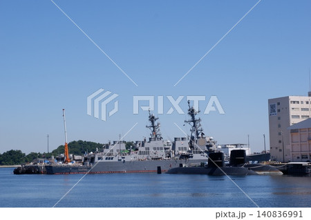 ヴェルニー公園から見た米軍横須賀基地 ヴェルニー公園から見た米軍横須賀基地 140836991