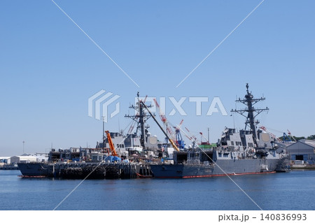 横須賀基地にて修理中のアーレイバーク級駆逐艦 横須賀基地にて修理中のアーレイバーク級駆逐艦 140836993
