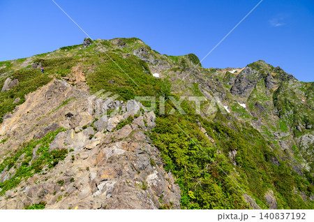 夏の谷川岳・急登西黒尾根からの絶景(夏山登山) 夏の谷川岳・急登西黒尾根からの絶景(夏山登山) 140837192