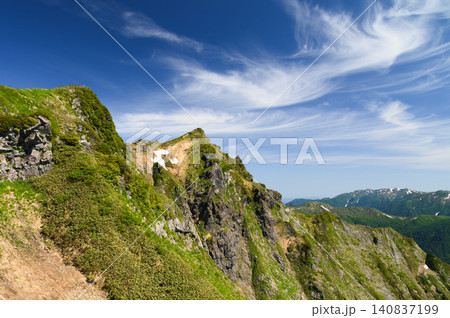 夏の谷川岳・急登西黒尾根からの絶景(夏山登山) 夏の谷川岳・急登西黒尾根からの絶景(夏山登山) 140837199