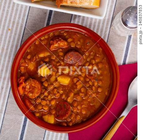 Lentejas con chorizo, beans stewed with chorizo 140837853