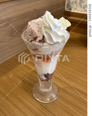 苺アイスとレアチーズケーキ② 苺アイスとレアチーズケーキ② 140838508