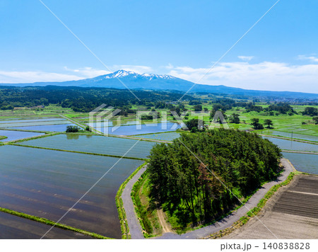 鳥海山と九十九島の水田（秋田県にかほ市） 140838828