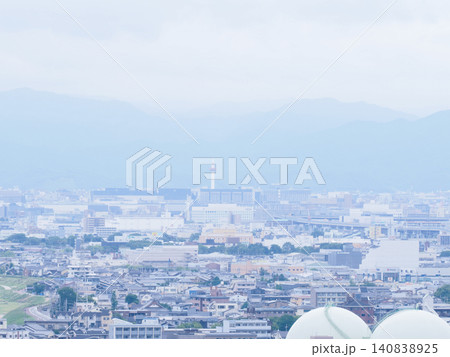 京都タワーと京都市内の都市風景 京都タワーと京都市内の都市風景 140838925