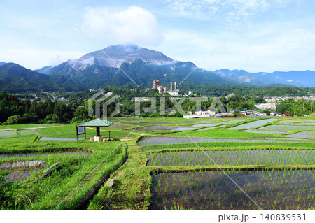 横瀬町 寺坂棚田と武甲山 横瀬町 寺坂棚田と武甲山 140839531