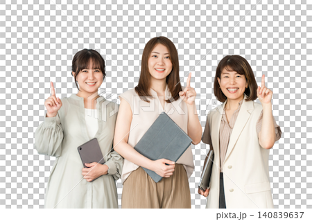 穿著休閒服的商務女性、設計師和拿著電腦的職業女性(可選著裝) 穿著休閒服的商務女性、設計師和拿著電腦的職業女性(可選著裝) 140839637