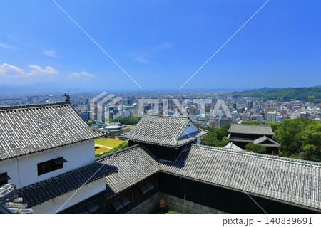 【愛媛県】松山城内から見た松山市街地と町並み(現存12天守) 【愛媛県】松山城内から見た松山市街地と町並み(現存12天守) 140839691