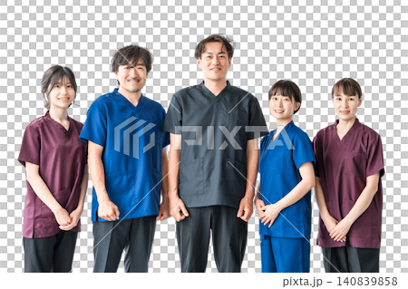穿著手術服的醫生、護理人員和脊椎按摩師 穿著手術服的醫生、護理人員和脊椎按摩師 140839858