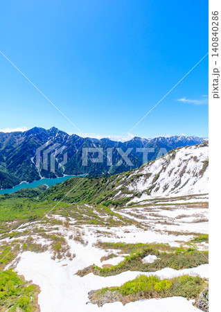 初夏の大観峰から見た景色 立山黒部アルペンルート 富山県立山町 初夏の大観峰から見た景色 立山黒部アルペンルート 富山県立山町 140840286