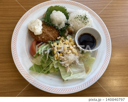 紫蘇大根おろしチキン&コロッケのプレート② 140840797