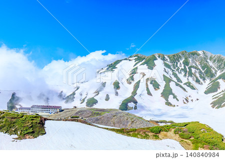 初夏の室堂平から見た景色 富山県立山町 初夏の室堂平から見た景色 富山県立山町 140840984