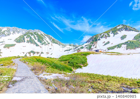 初夏の室堂平 富山県立山町 初夏の室堂平 富山県立山町 140840985