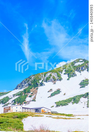 初夏の室堂平から見た立山連峰 富山県立山町 初夏の室堂平から見た立山連峰 富山県立山町 140840993