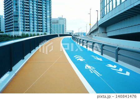 豊洲市場から見た高層ビル群 140841476