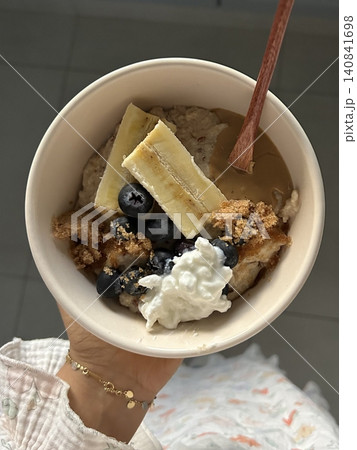Creamy overnight oats soaked to perfection, blending milk and whole grains for a smooth, hearty texture. Naturally sweet, refreshing, and ideal for a quick, nutritious breakfast boost. 140841698