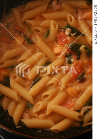 ペンネのトマトソースパスタ 140842559
