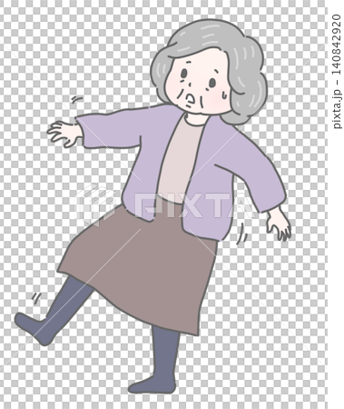 室内でバランスを崩してよろける高齢女性 室内でバランスを崩してよろける高齢女性 140842920