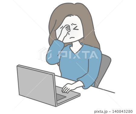 眼精疲労で顔をしかめるフリーランスの女性 眼精疲労で顔をしかめるフリーランスの女性 140843280