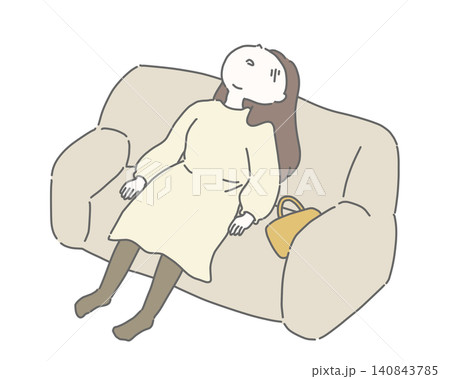 ソファでのけぞって動けない女性  140843785