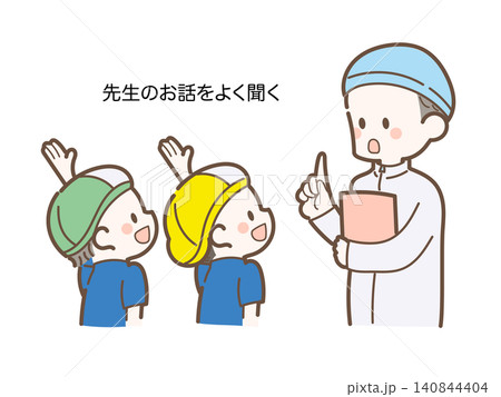 プールで先生のお話を聞くこども プールで先生のお話を聞くこども 140844404