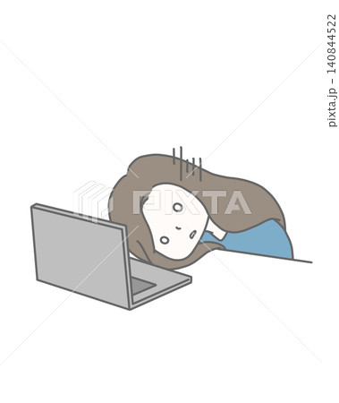 PC前で疲労困憊のフリーランス女性 PC前で疲労困憊のフリーランス女性 140844522